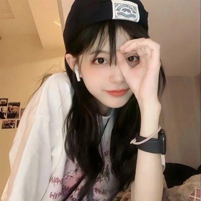 穿黄睡衣的女孩